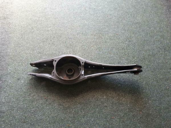 Querlenker links hinten VW, Skoda 3Q0505371B - Gebraucht.